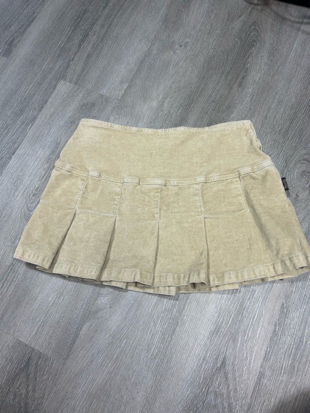 pleated skirt by super dry Sz 4 new with out tags